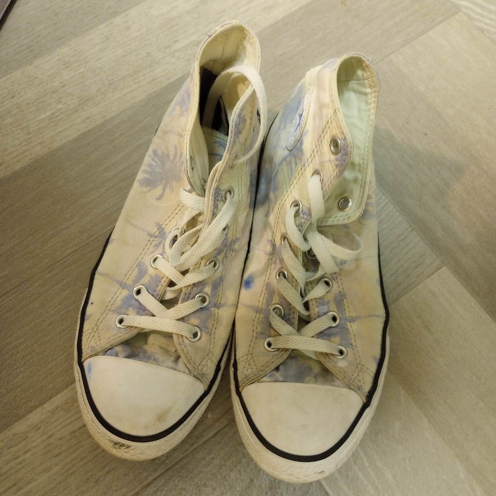 ♡🗝️ Converse High Tops
